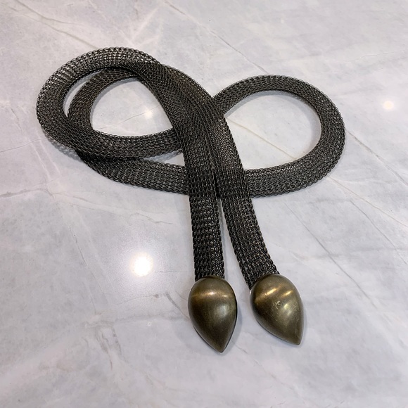 Accessories - Vintage woven chain accessory with serpentine shaped tips || body & home